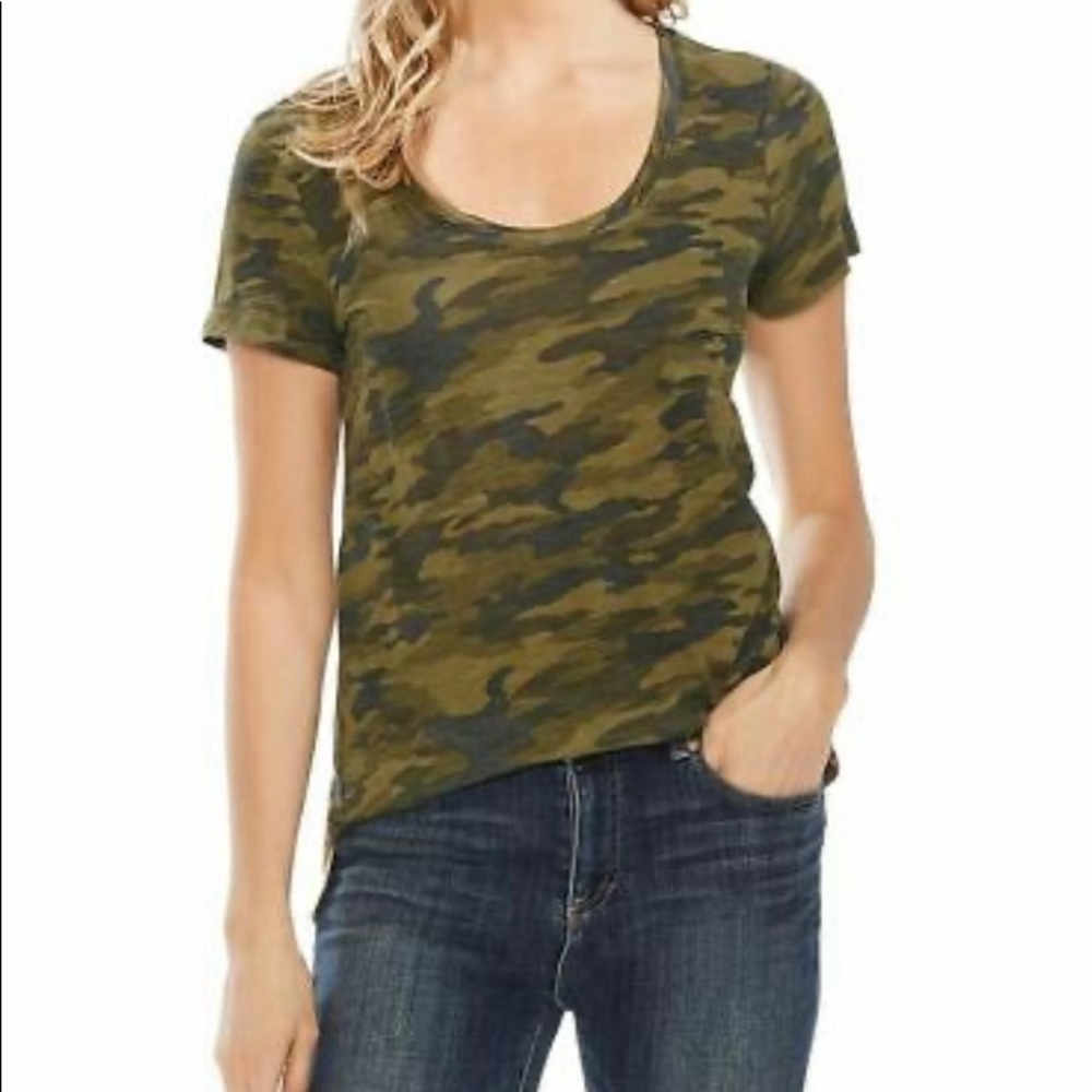 NWT- Vince Camuto camo tee - S